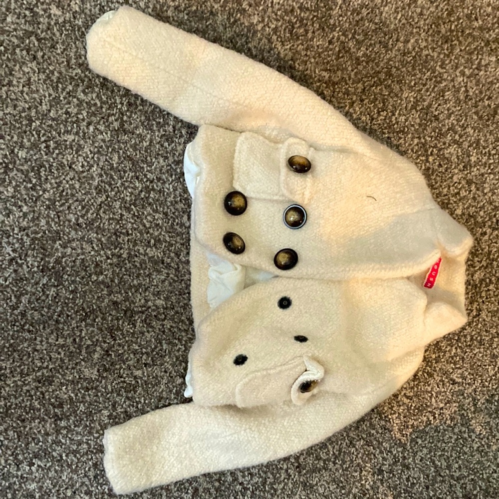 Manoush wool jacket with two layers, pockets, and bow at the back.
